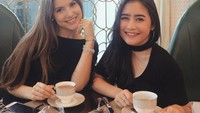Lihat deh tampilan Prilly saat sarapan bersama temannya. Kelihatan fresh dan cantik ya? Foto: Instagram prillylatuconsina96