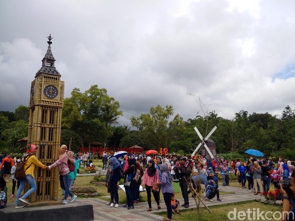 Objek wisata Merapi Park di Desa Hargobinangun, Kecamatan Pakem, Kabupaten Sleman menjadi primadona baru wisatawan yang berlibur ke DIY. Cocok untuk liburan akhir pekan (Ristu Hanafi/detikTravel) Objek wisata Merapi Park di Desa Hargobinangun, Kecamatan Pakem, Kabupaten Sleman menjadi primadona baru wisatawan yang berlibur ke DIY. Cocok untuk liburan akhir pekan (Ristu Hanafi/detikTravel)