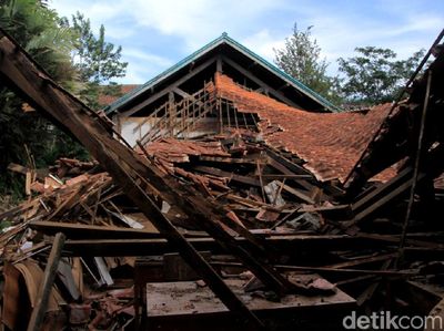 Miris, Gedung Sekolah di Sumedang Roboh