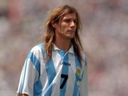 Claudio Caniggia dinyatakan positif menggunakan kokain saat di AS Roma pada 1993. Caniggia langgung dijatuhi hukuman 13 bulan larangan bermain. (Foto: Stephen Du/Getty Images)