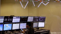 Pada perdagangan preopening, IHSG naik 10,429 poin (0,16%) ke level 6.366,083. Sedangkan Indeks LQ45 naik 2,669 poin (0,25%) ke 1.082,054. Membuka perdagangan, Selasa (2/1/2018), IHSG menguat 8,154 poin (0,12%) ke level 6.363,094. Indeks LQ45 juga naik tipis 0,021 poin (0,02%) ke 1.079,054. Hingga pukul 09.05 waktu JATS, IHSG melemah 9,350 poin (0,15%) ke level 6.346,304. Sementara Indeks LQ45 berkurang 2,711 poin (0,25%) ke level 1.076,647.