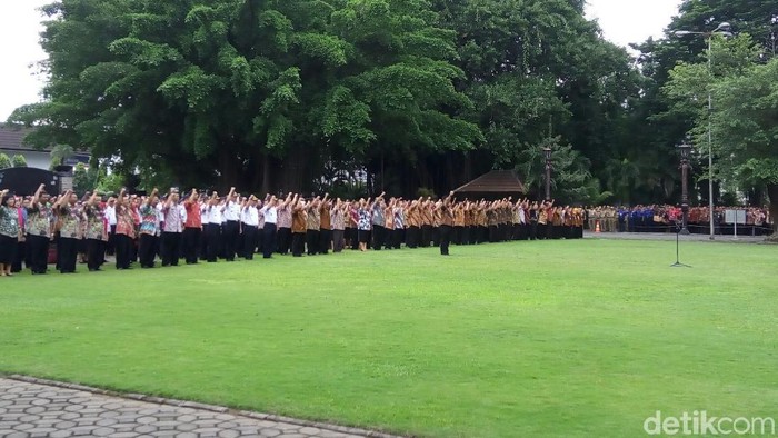 Apel hari pertama kerja di Pemkot Surakarta, Selasa (2/1/2018).