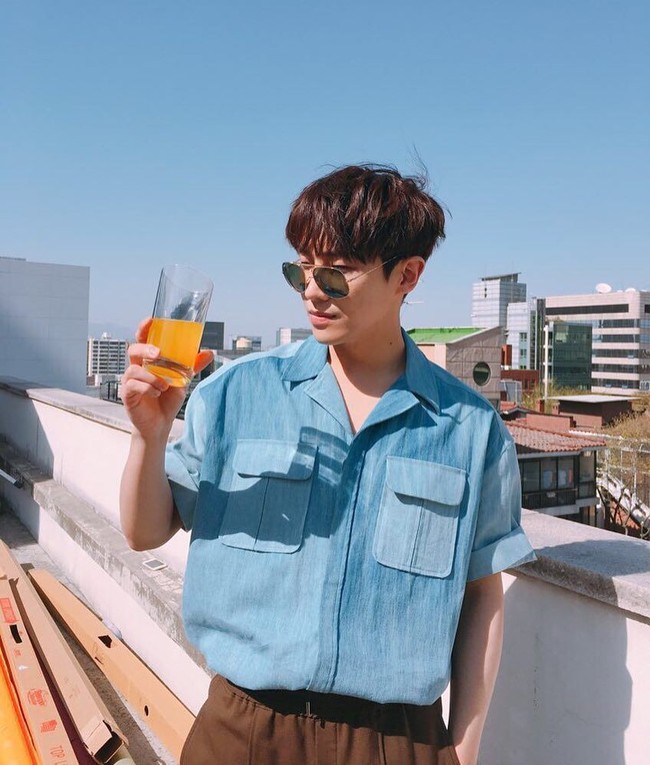 Selain itu, Lee Joon juga pernah menjadi model iklan untuk berbagai produk, mulai dari obat mabuk hingga rambut palsu dengan penghasilan sedikit, yakni hanya Rp 540 ribu per iklannya. Foto: Instagram