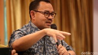 Ada sejumlah alasan Sudirman akan mengumumkan pekan depan. Salah satunya untuk menyelesaikan urusan administrasi pendaftaran ke KPUD Jateng tanggal 8-10 Januari 2018.