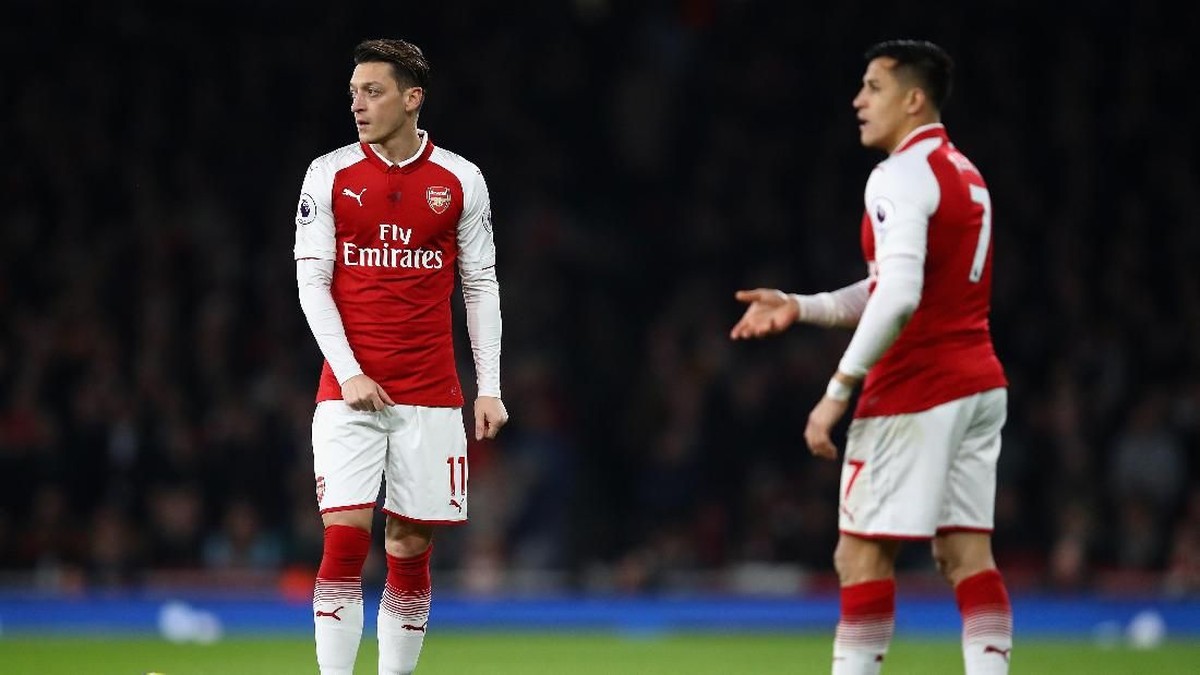 Mesut Oezil dan Alexis Sanchez (Foto: Julian Finney/Getty Images)