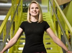 Seperti Jokowi, Bos Teknologi Ini Juga Pakai Kaus di Acara Resmi