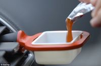 Dengan Alat Ini, Nyocol Saus Dalam Mobil Tak Repot Lagi