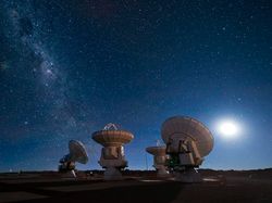 Pemandangan Galaksi Bima Sakti yang Bikin Takjub