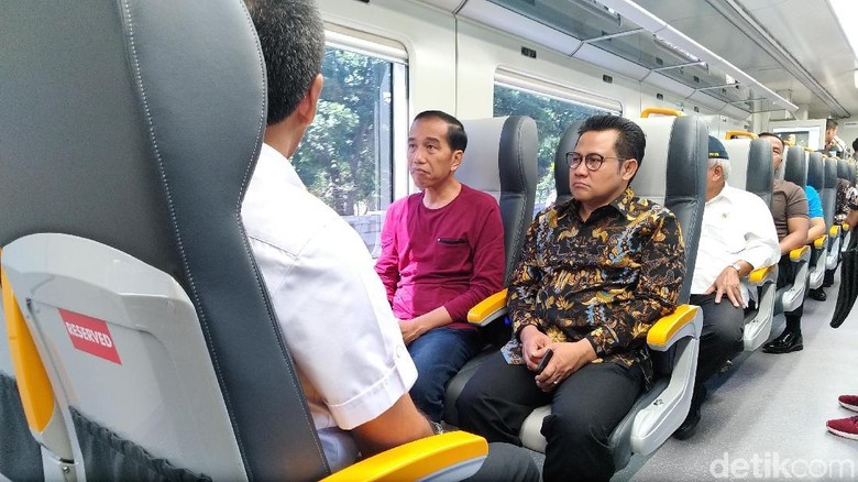 Ditemani Cak Imin di Kereta Bandara, Jokowi: Lama Tak Ketemu Ditemani Cak Imin di Kereta Bandara, Jokowi: Lama Tak Ketemu