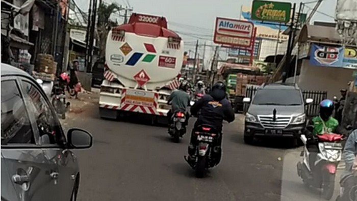 Pemotor Ini Rela Kawal Ambulans Agar Jalanan Lancar