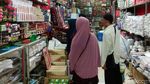 Menelusuri Barang China di Toko Haji Tanah Abang