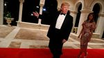 Gaya Trump Pulang Liburan Tahun Baru Naik Air Force One