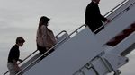 Gaya Trump Pulang Liburan Tahun Baru Naik Air Force One