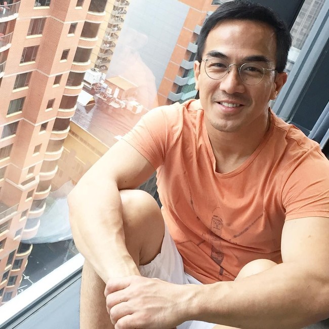 Sebelumnya, YouTuber Dave Lee juga pernah mengunggah video public game show dan mengemukakan bahwa Joe Taslim menjadi pria Asia terganteng.Foto: (joe_taslim/Instagram)