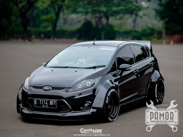 Si Cantik Ford Fiesta Rocket Bunny