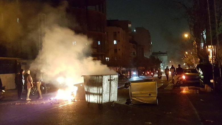 Demo Antipemerintah di Iran Tewaskan 14 orang, Termasuk Satu Polisi Demo Antipemerintah di Iran Tewaskan 14 orang, Termasuk Satu Polisi