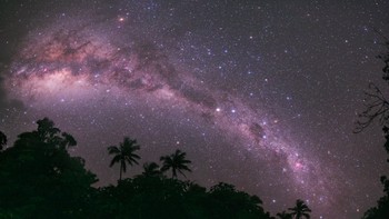 Bima Sakti seperti terlihat dari pulau Mangaia. Foto: Space