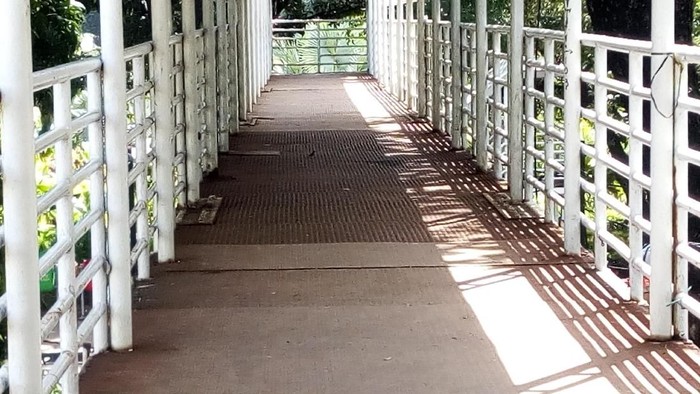 JPO di Dekat Monas yang Dipenuhi Sampah Kini Bersih