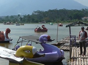 Libur Tahun Baru, Situ Bagendit Masih Jadi Idola di Garut