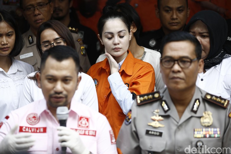 Menangis dan Merengek ke Polisi, Jennifer Dunn: Aku Khilaf Demi Allah Menangis dan Merengek ke Polisi, Jennifer Dunn: Aku Khilaf Demi Allah