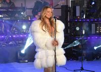 Nyanyi di Malam Tahun Baru, Mariah Carey Minta Teh Hangat di Panggung