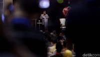 Dalam sambutannya, JK menyinggung soal tahun 2018 yang disebut banyak orang sebagai tahun politik lantaran menjadi waktu pemilihan kepala daerah (Pilkada) serentak. Namun, JK mengingatkan walaupun ada sentimen tahun politik, dia memastikan seluruh kegiatan ekonomi di Indonesia akan berjalan lancar dan tak akan terjadi benturan-benturan kekacauan di masyarakat.