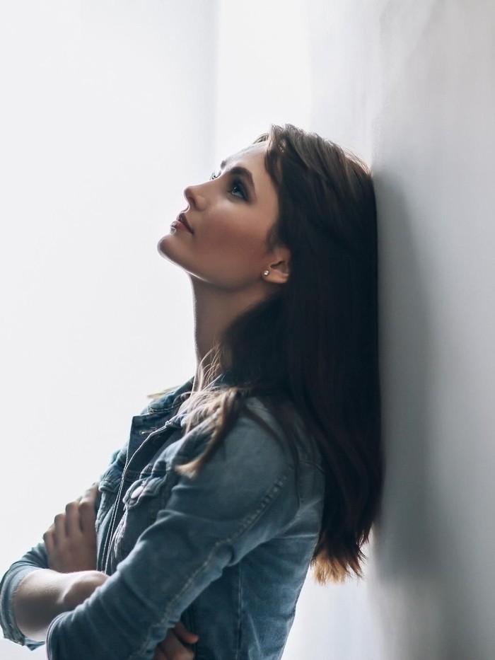 ilustrasi wanita sedih