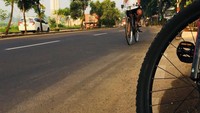  Pelebaran Jalan Jatiasih itu merupakan hasil MoU Pemprov DKI Jakarta dengan Pemkot Bekasi. Total dana pembebasan jalan hingga pembangunan fisik menghabiskan Rp 130 miliar. Pelebaran jalan ini untuk menunjang operasi truk sampah milik DKI Jakarta ke TPST Bantargebang, sehingga rute truk sampah DKI ke TPST menjadi lebih singkat. 