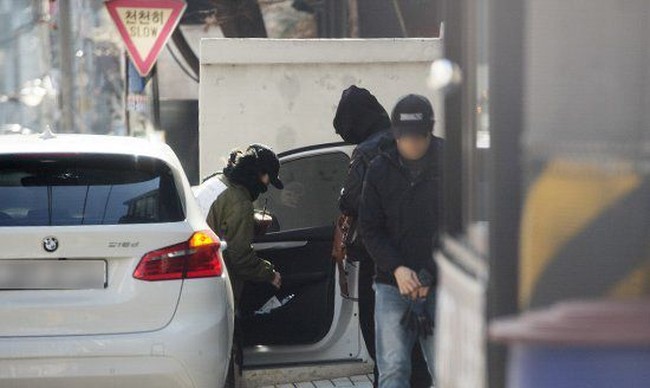 Jellyfish Entertainment, agensi Jung So Min merilis pernyataan resmi bahwa mereka mulai berkencan pada Oktober 2017, dua bulan setelah drama yang mereka bintangi berakhir masa tayangnya pada Agustus 2017. Foto: Dispatch