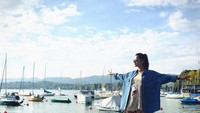 Dia telah mengunjungi berbagai destinasi. Sebut saja Maldive, Hongkong, Paris, Yunani, Hawai, London, China, Thailand, Singapura, Dubai, dan masih banyak lagi. (alessandraambrosio/Instagram)