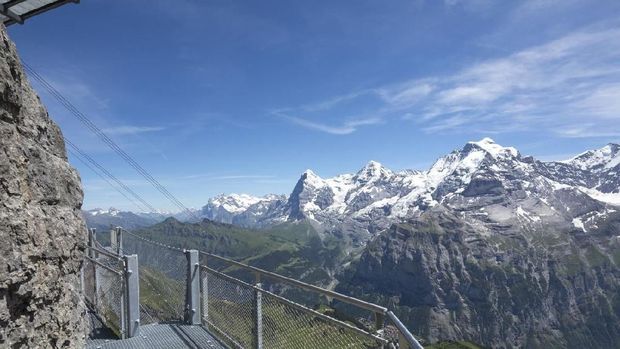 Jalanan Ekstrim di Atas Pegunungan Alpen