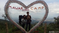 Mawar Camp Ground Area begitu ramai dikunjungi traveler pada akhir tahun kemarin. Selain tempatnya sejuk, di sini juga dibuat spot oke buat berfoto (Eko Susanto/detikTravel)