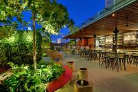 Jangan Lewatkan 5 Bar <i>Rooftop</i> Keren Saat di Singapura!