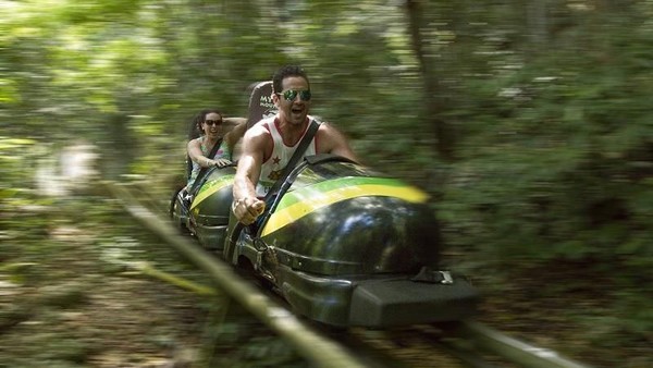 Di sini, ada beberapa wahana yang biasanya sulit untuk dimainkan di dalam hutan. Seperti kereta gantung, flying fox sampai bobsled alias kereta(Rainforest Adventures) Di sini, ada beberapa wahana yang biasanya sulit untuk dimainkan di dalam hutan. Seperti kereta gantung, flying fox sampai bobsled alias kereta(Rainforest Adventures)