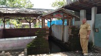 Situs dari putra Prabu Siliwangi tersebut selalu dibanjiri peziarah. Tak hanya masyarakat Cirebon, orang-orang dari luar Pulau Jawa juga ada (Sudirman Wamad/detikTravel)
