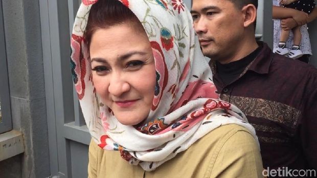 Ny Deisti Astriani Tagor usai menjenguk suaminya Setya Novanto di Rutan KPK
