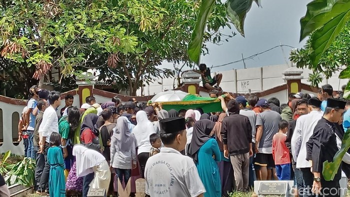 Duka Keluarga 3 Remaja yang Tewas Tersengat Listrik di Marunda