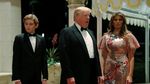Gaya Trump Pulang Liburan Tahun Baru Naik Air Force One