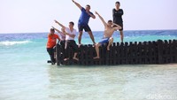 Selain berwisata dengan keluarga, liburan bareng teman-teman pun tidak kalah seru. Ada banyak spot Instagramable di pulau ini (Ibnu/detikTravel)