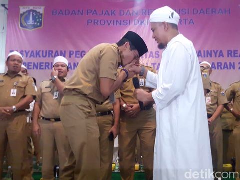 Canda Sandiaga soal Poligami Ustadz Arifin