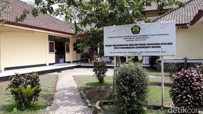 Tunjukkan Bali Aman, Jonan Gelar Raker di Pos Pantau Gunung Agung