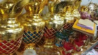 Barang dari China digandrungi mereka yang ingin berbelanja dengan budget kecil.