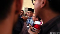 Emil juga belum bisa memastikan kapan dirinya akan bertemu ketum PDIP Megawati Soekarnoputri. Namun, ia berharap mendapat dukungan dari PDIP.