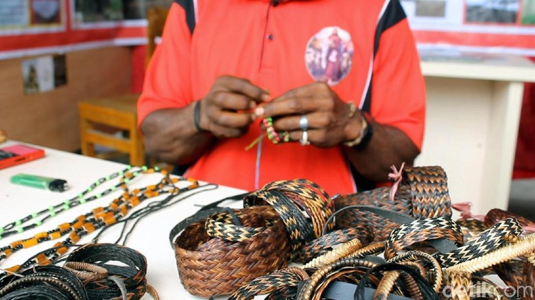 Gelang-gelang Lucu Asli dari Wamena, Sudah Pernah Beli?