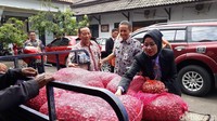 Empat kwintal bawang dari kelompok tani disiapkan untuk melayani sekitar 200 orang PNS yang bekerja di Sekretariat Daerah.