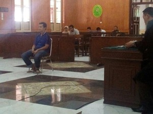 Hina Kepala Negara dan Kapolri, Ringgo Dibui 18 Bulan