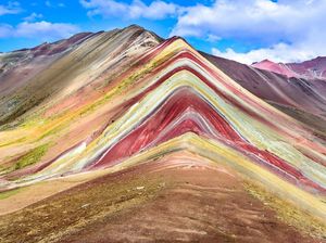 Video: Wah... Cantiknya Pegunungan Berwarna Pelangi di Peru Ini!
