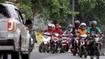 Aksi Nekat Melawan Arus yang Bahayakan Orang Lain