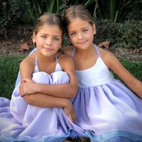 Berkat keunikan dan bakat mereka, Leah Rose dan Ava Marie sering mendapat pekerjaan modeling untuk sejumlah brand busana dan majalah. Foto: Instagram Clements Twins