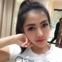 Bella Sofhie juga pemilik alis tebal tapi tidak alami. Alisnya yang tebal dan pekat tak jarang menjadi sumber bully-an netizen.  Foto: Instagram